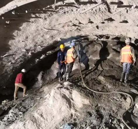 老河口拱顶带模注浆料的施工流程及注意事项
